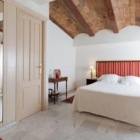 Ad Hoc Monumental 1881 Hotel