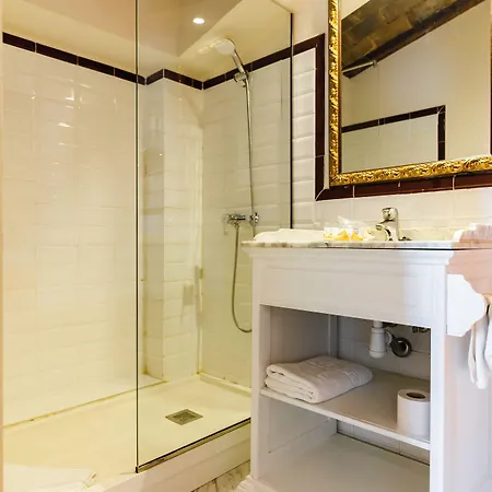 Ad Hoc Monumental 1881 Szálloda