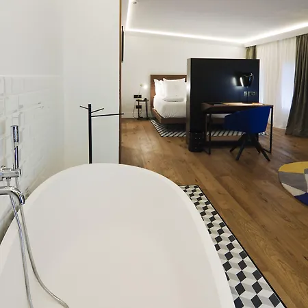 One Shot Reina Victoria Hotell