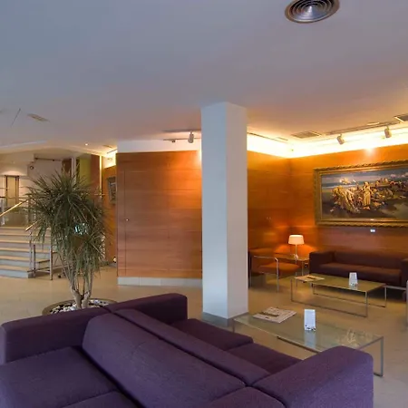 מלון Port Feria 4*