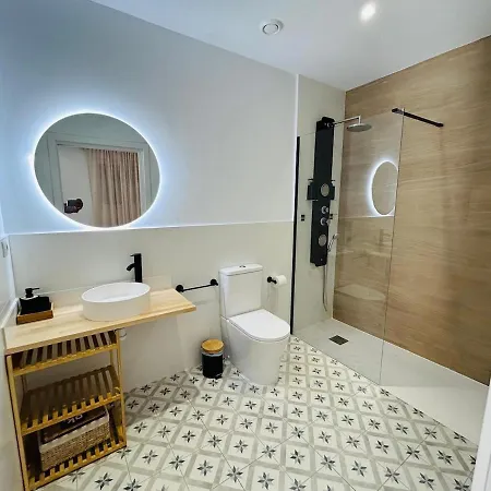 Loft Sofia A Estrenar Con Luz Natural En Corazon De Appartamento Valenza