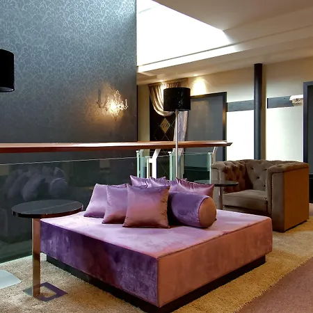 فندق فينتشي بالاس 4*