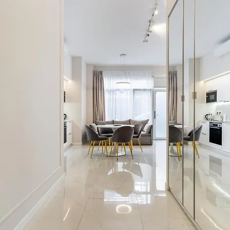 Era Deluxe Near The Of *