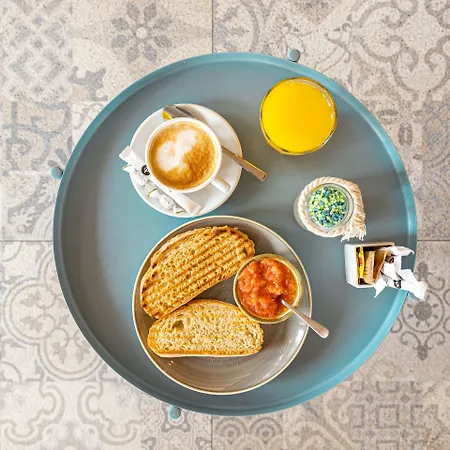 Pensión Malvarrosa 2*