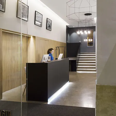 One Shot Mercat Otel 4*