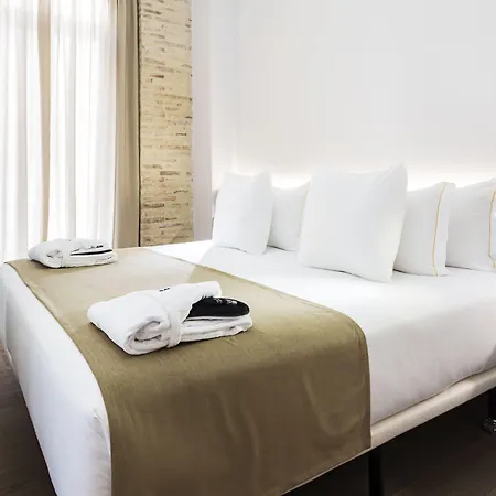 One Shot Mercat Otel 4*