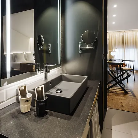 One Shot Mercat Otel 4*