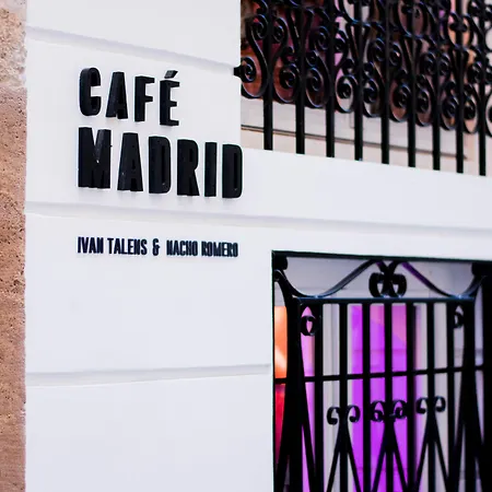 Myr Marques House فندق