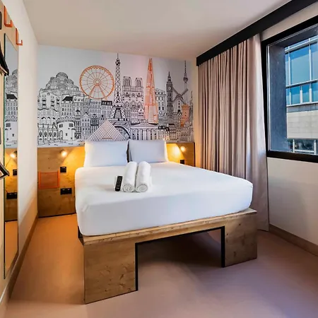 Easyhotel Ciutat Vella Отель 2*