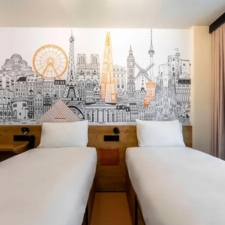 Easyhotel Ciutat Vella Отель 2*