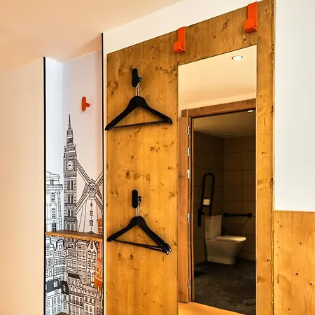 Отель Easyhotel Ciutat Vella 2*