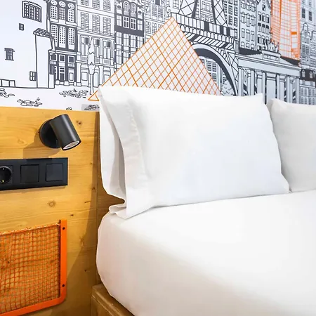 Easyhotel Ciutat Vella 2*