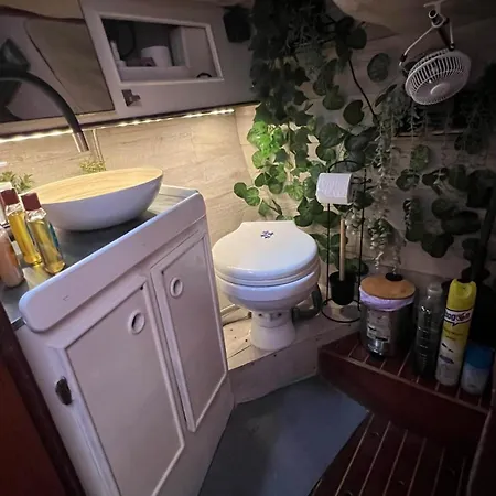 Unique Experience In Sailboat! In The 4 Seasons!! B Shi Botel *