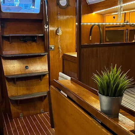 Botel Unique Experience In Sailboat! In The 4 Seasons!! B Shi