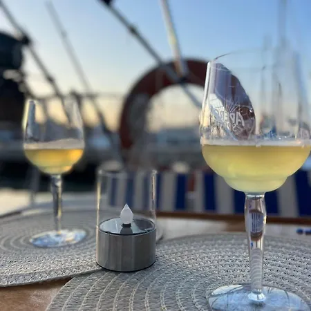 Unique Experience In Sailboat! In The 4 Seasons!! B Shi *