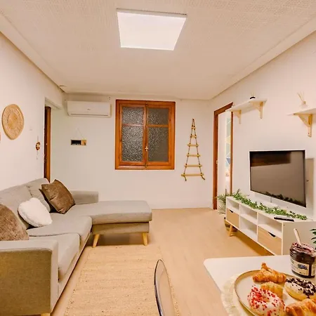 Cabanal Beachfront , 1 Min To Sea , Ac , Coffee , Balcony , Fastwifi * ולנסיה