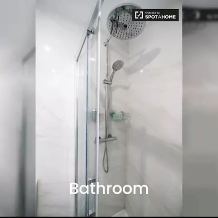 New! Designer In Center With Fast Wi-fi * Valencie