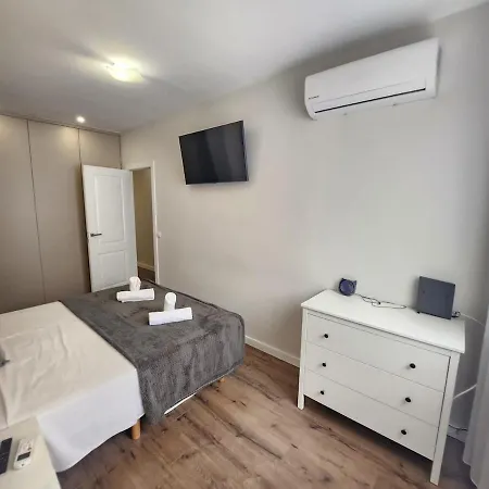 New! Designer In Center With Fast Wi-fi Apartmán