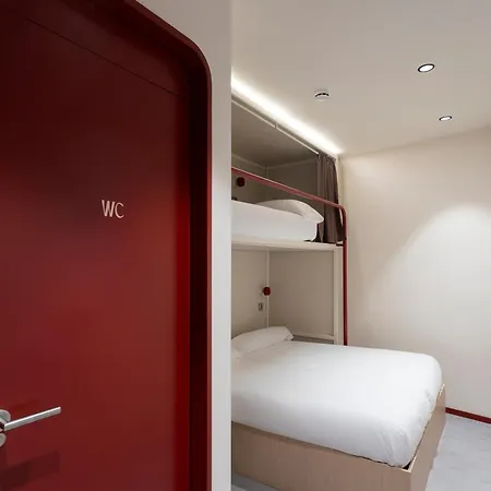 Hostel Camila Valencia