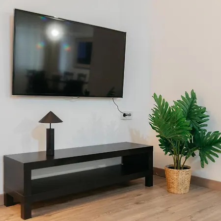 Your Sunny & Spacious Portview Apartment *