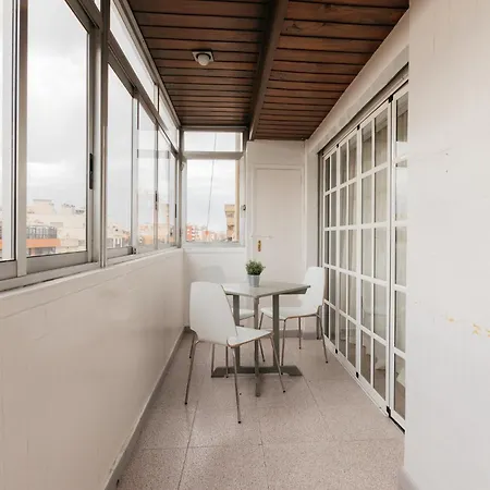 Your Sunny & Spacious Portview Apartment