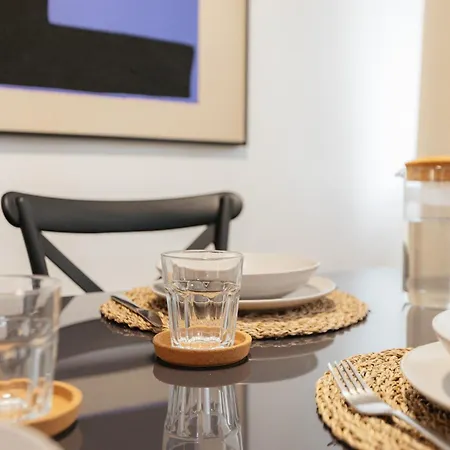 Apartment Your Sunny & Spacious Portview *