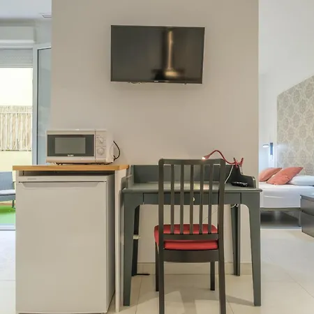Chic & Comfortable Apartment, Private Terrace Apartahotel