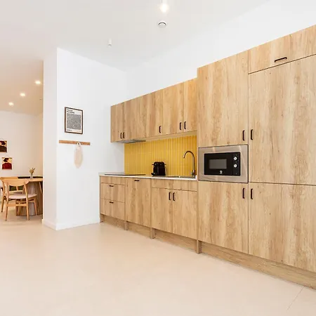 C - Design El Grao Close To The شقة *