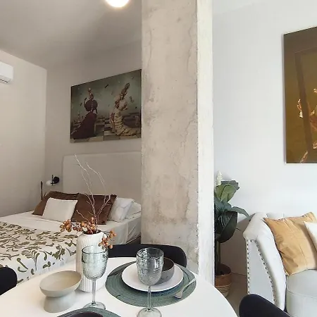 Loft - B4 Smart Access & Urban Calm *