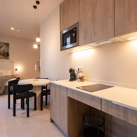 Loft - B 1-6 Smart Access & Urban Calm Apartment