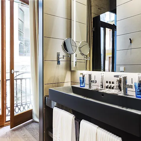 One Shot Mercat Otel