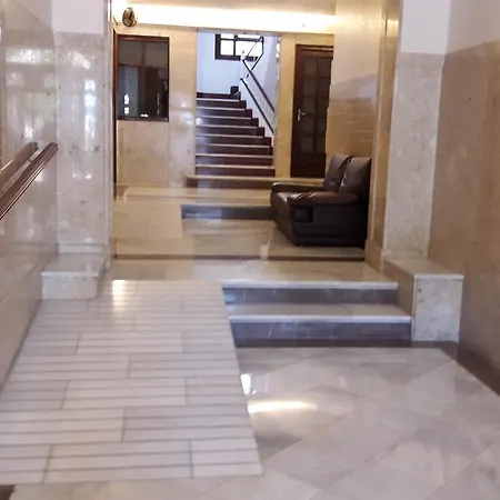 Angel Guimera & Breakfast *