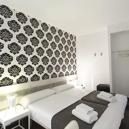 Falcon House Luxury Center Apartment