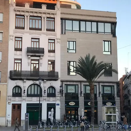 Reina Hotel 2*
