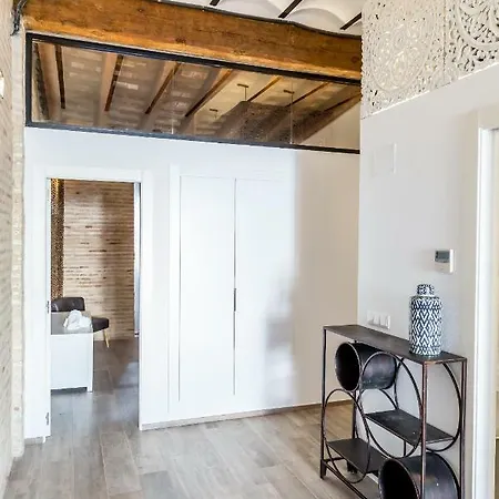 Center-luxurious 1br, 1ba-terrace, Wi-fi, A/c * Valence