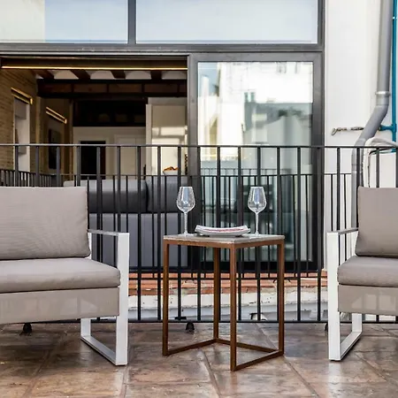 Center-luxurious 1br, 1ba-terrace, Wi-fi, A/c