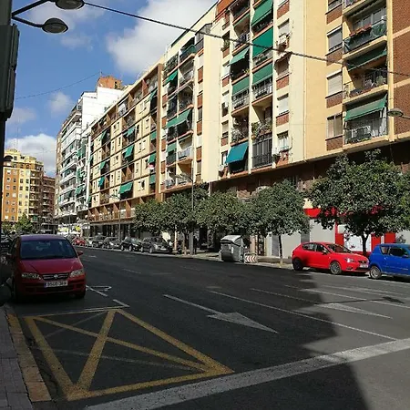 Centrico En Proximo Parada De Metro Angel Guimera * バレンシア