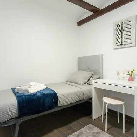 Apartman Piso En Barrio Del Carmen Cerca De Plaza Virgen