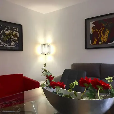 En Universidad Y Cerca De La Playa Apartamento *