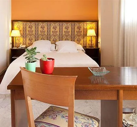 Ad Hoc Monumental 1881 3* Valence