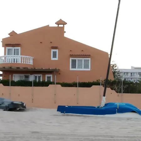Nyaraló Beach Front House/ Frente Al Mar Valencia