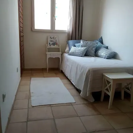 Nyaraló Beach Front House/ Frente Al Mar Valencia