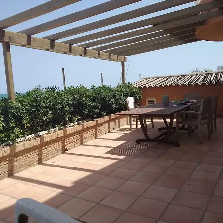 Nyaraló Beach Front House/ Frente Al Mar