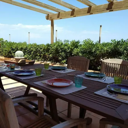 Nyaraló Beach Front House/ Frente Al Mar Valencia