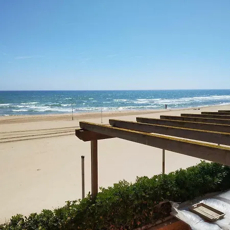 Beach Front House/ Frente Al Mar Nyaraló *