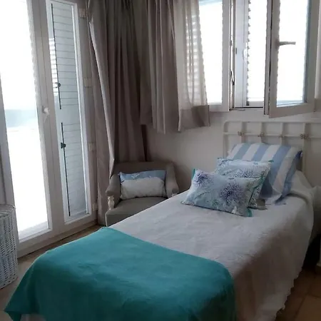 Nyaraló Beach Front House/ Frente Al Mar *