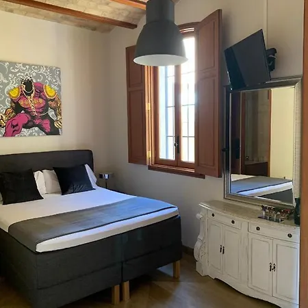 Reina Hotel