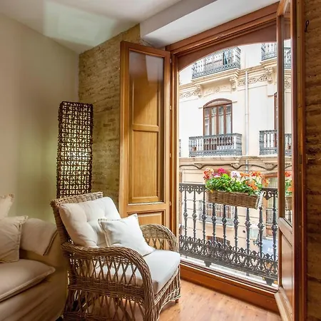 Luxurious & Alluring In Historic Town