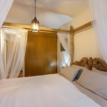 Luxurious & Alluring In Historic Town Valencia