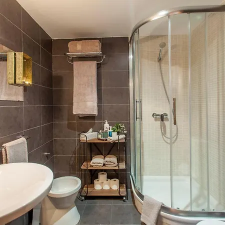 Luxurious & Alluring In Historic Town